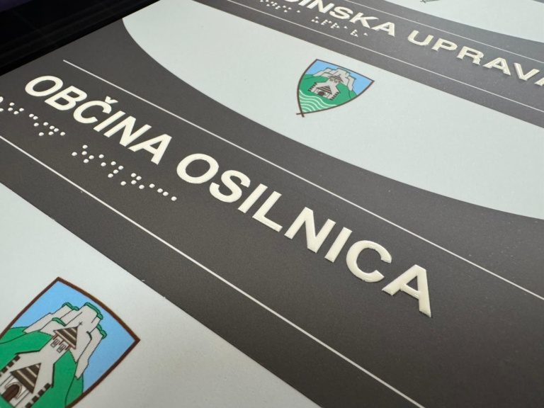 FBF4AD30 AC24 48B8 8B03 CD49642D9D44